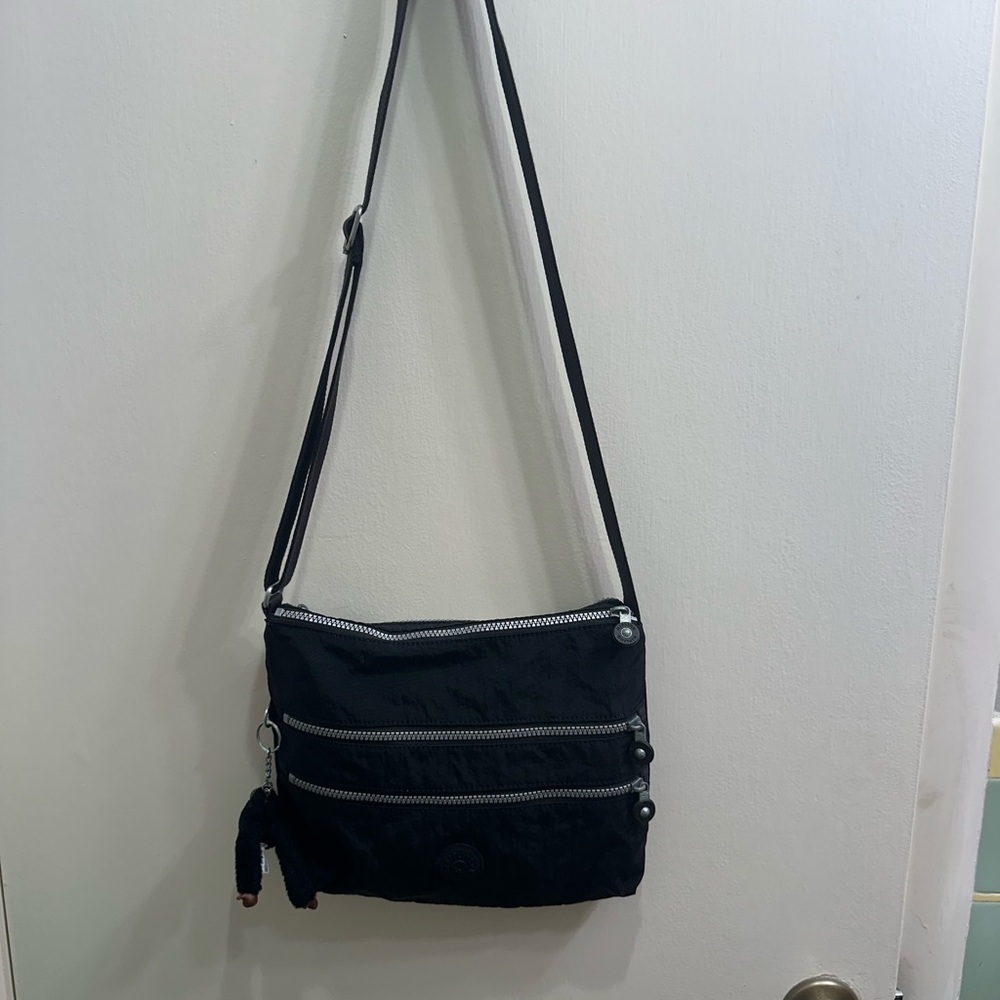Kipling Zippered Crossbody Bag Purse Black Nylon Travel Everyday
Casual